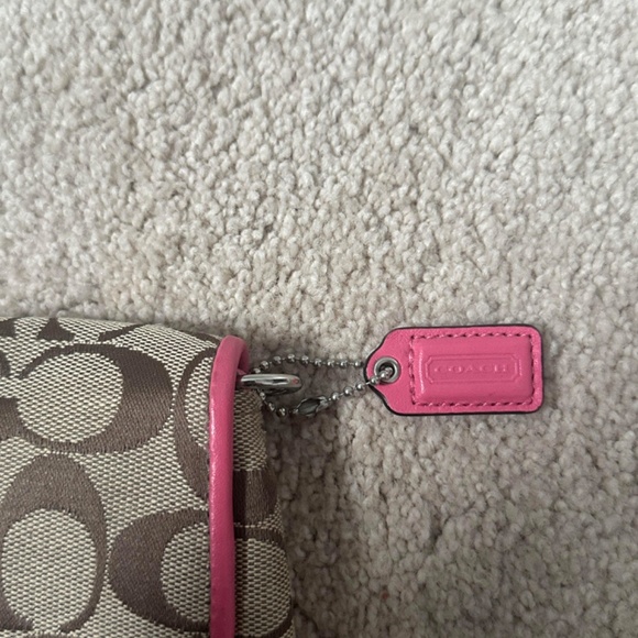 Coach Signature Canvas Wristlet - Picture 4 of 7